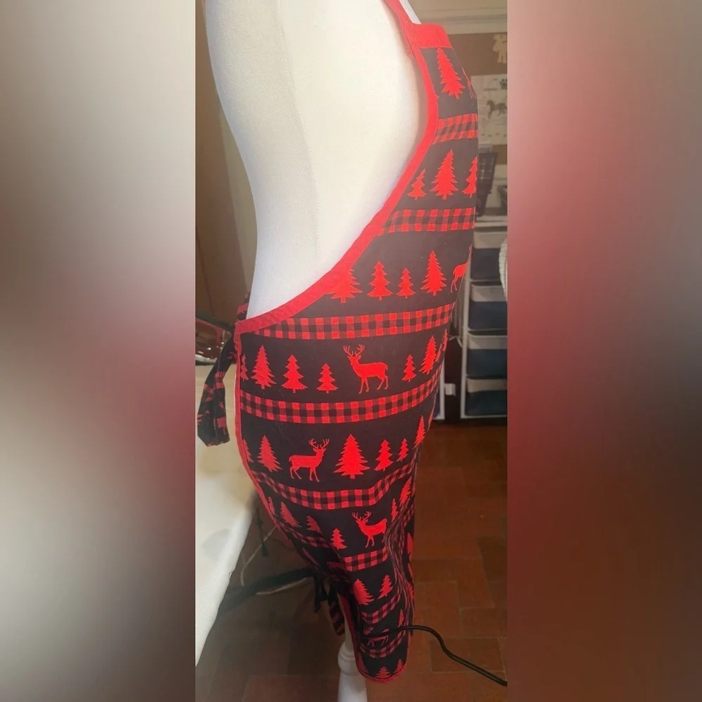 UNISEX XL Red and Black Apron Pristine Condition